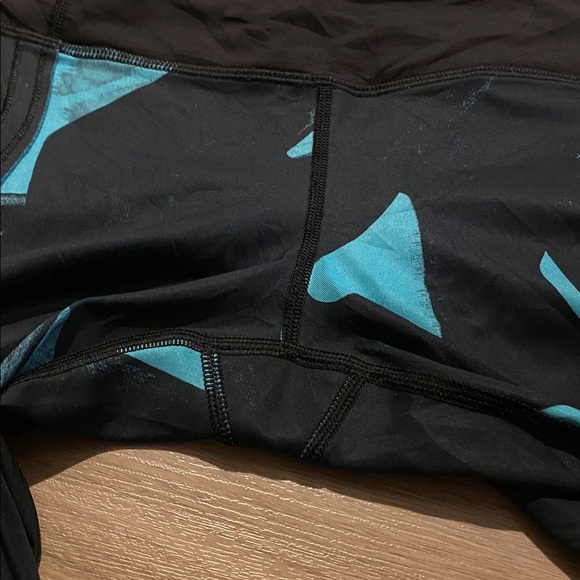 Lululemon leggings size 4 - Picture 4 of 9